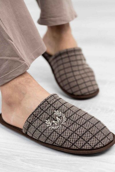 FUGA MODA Ανδρικές παντόφλες σπιτιού Astra με καφέ τετράγωνο σχέδιο κλειστό μπροστά