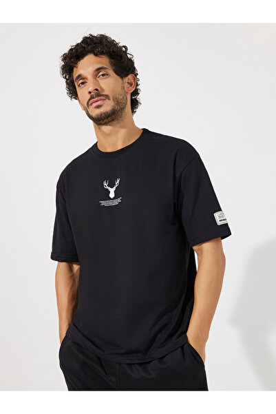 Styli Reindeer Graphic Oversized T-Shirt with Sleeve Badge
