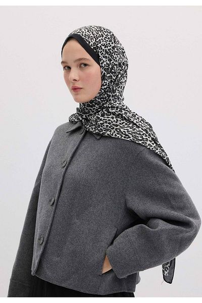 Fresh Black Tiny Leopard Patterned Shawl