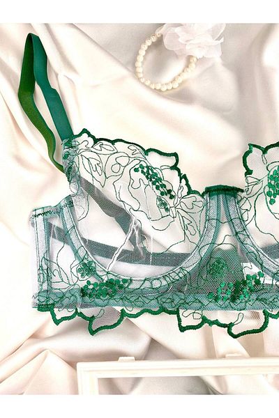 Noche De Luz Sacre Women's Underwire Lace Lingerie Set