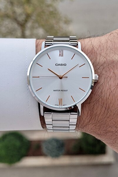 Casio Men's Wristwatch in Metallic Color