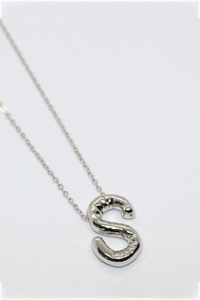 EUROMODA Simple Chain Letter Necklace with Letter Design