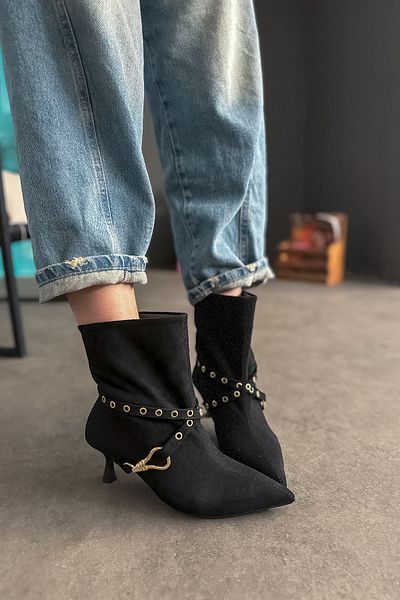 SHOEBELLAS Λεπτομερείς γυναικείες μπότες Kevin Black Suede με αγκράφα