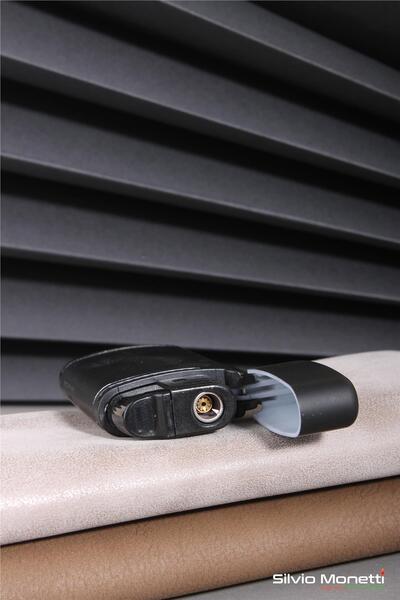 Silvio Monetti Kırmızı Kapaklı Özel Tasarım Gazlı Çakmak 24csm913r03