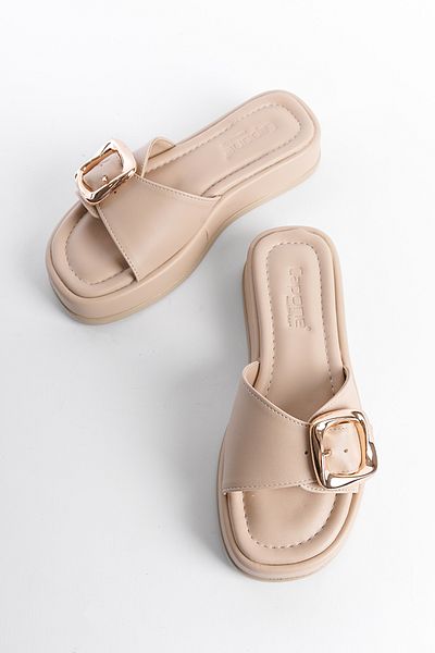 Capone Outfitters Damen-Hausschuhe mit Keilabsatz und Schnalle