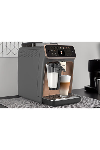 Philips 5500 Seri 20 Çeşit Sıcak & Soğuk Lezzetli İçeçek Premium LatteGo Tam Otomatik Espresso Makinesi
