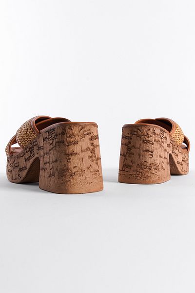Capone Outfitters Damen-Hausschuhe mit Kork-Plateausohle und Stroh-Kreuzriemen