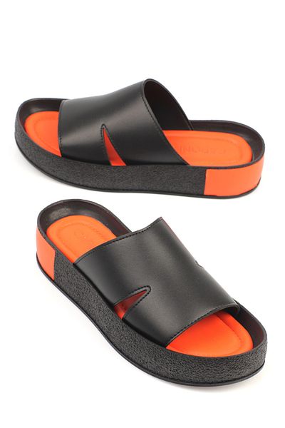 Capone Outfitters Dámské pantofle s bočním dekoltem, jednoduchým páskem, barevnými detaily na klínovém podpatku