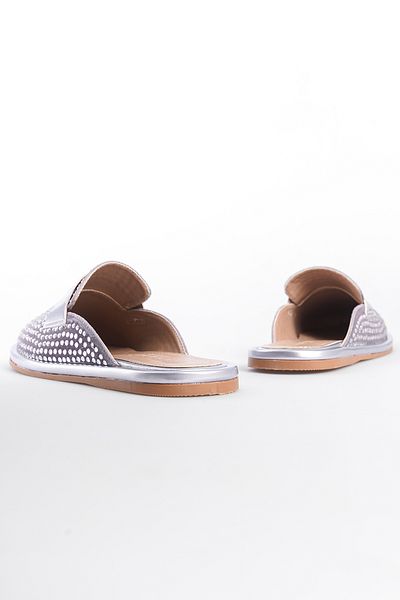 Capone Outfitters Damen-Hausschuhe aus Samt mit Steindetail – geschlossene Zehenpartie