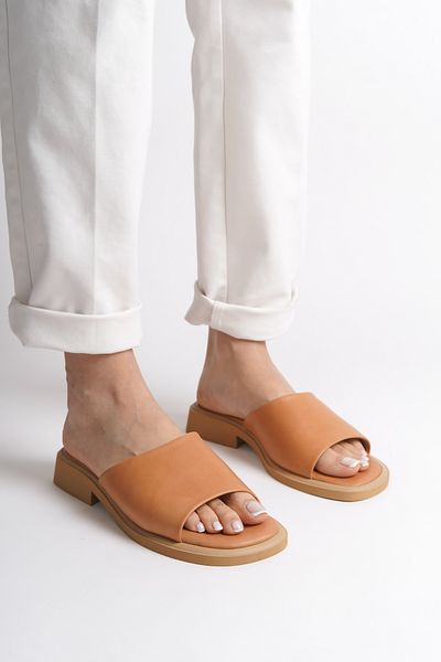 Capone Outfitters Pohodlné dámské drátěné podpatky z pravé kůže s jedním páskem