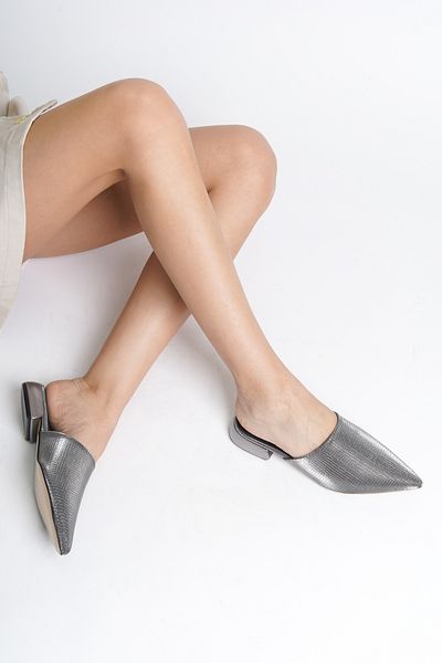 Capone Outfitters Geschlossene Damen-Hausschuhe mit spitzer Spitze und kurzem Absatz