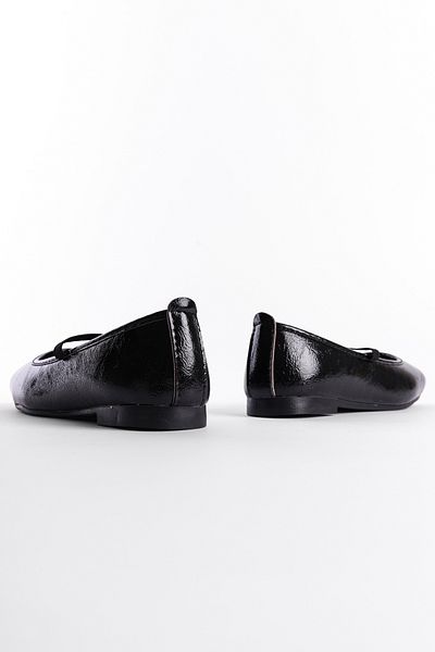 Capone Outfitters Ballerinas aus schwarzem Lackleder - Damenmodell mit Band
