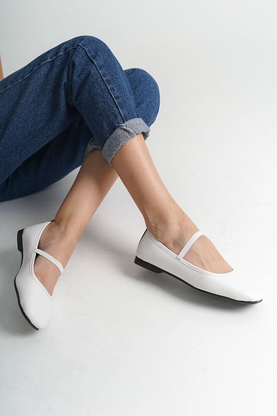 Capone Outfitters Weiße matte Ballerinas mit Band für Damen