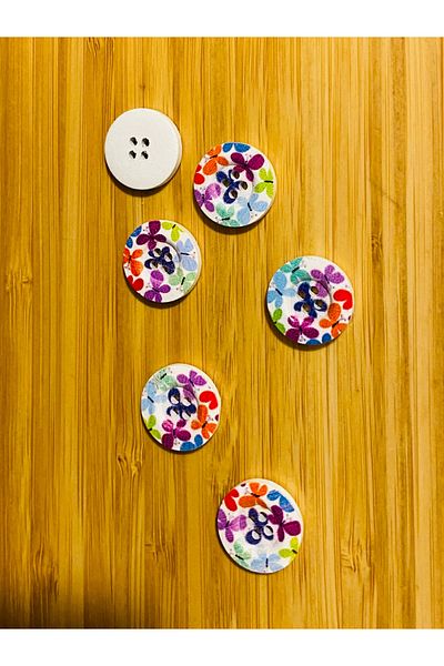 Kartopu Flower Pattern Painted Decorative Wooden Button 18 Mm. Pack of 6.