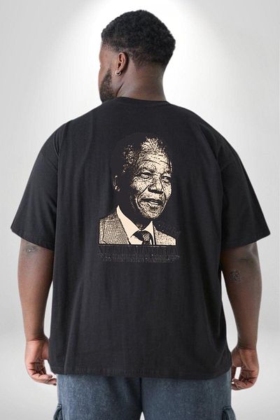Angemiel تي شيرت أسود كبير الحجم من Nelson Mandela - للنساء/الرجال للجنسين، مطبوع على الظهر