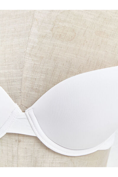 LC Waikiki Σουτιέν με λευκό εσώρουχο μισό γεμισμένο μασίφ μπλουζάκι