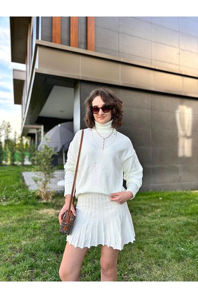 Butik Turtleneck Pleated Skirt Knitwear Set