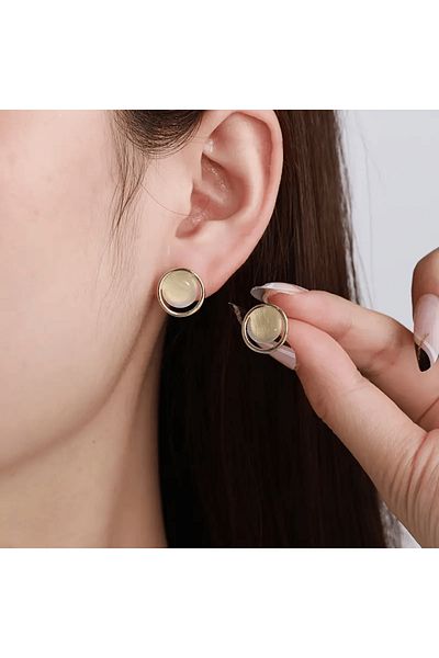 Eva Flore Elegant and Versatile Cat's Eye Stone Stud Earrings Ear Pin Material: 925 Silver Sterling