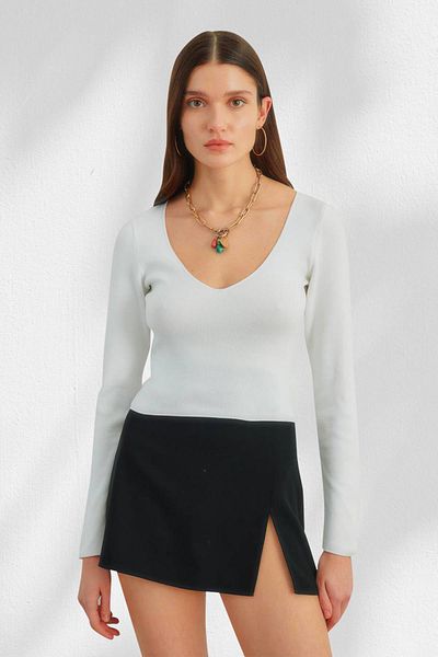 TENA MODA Women's Ecru V-Neck Long Sleeve Crop Sweater