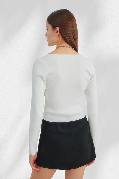 TENA MODA Women's Ecru V-Neck Long Sleeve Crop Sweater
