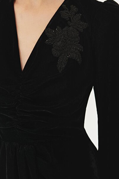 Exquise Yakası İşleme Detaylı Likralı Siyah Maxi Boy Elbise