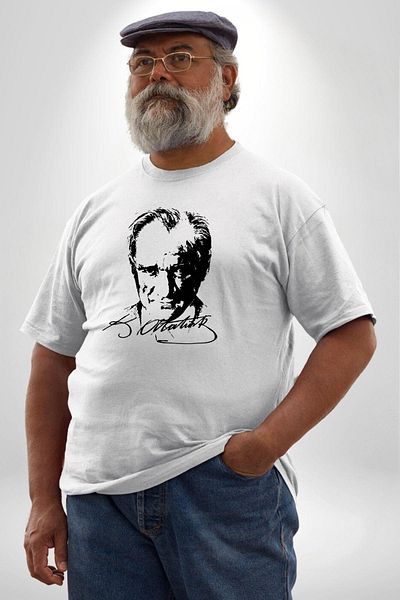Angemiel تي شيرت أبيض كبير الحجم للجنسين من Kemal Atatürk Signature and Silhouette - نموذج أساسي مطبوع من الأمام
