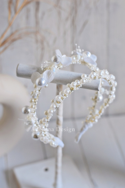 Tasarım Beyaz incili ve çiçekli taç