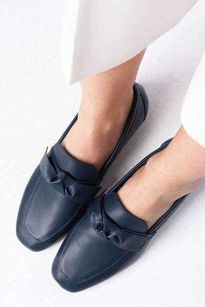 Mio Gusto Candy Genuine Leather Navy Blue Women's Blunt Toe Loafers with Bow Accessories