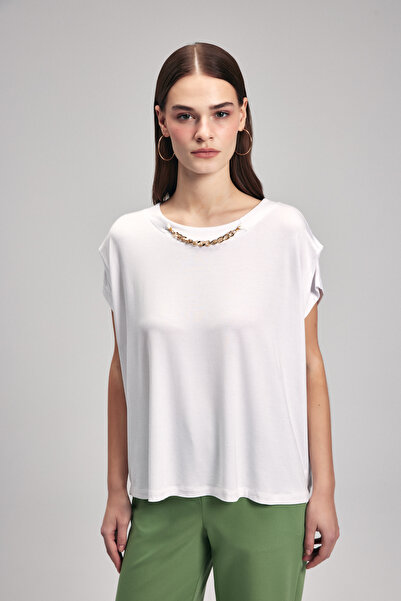 adL Yakası Zincirli Kısa Kollu Tişört