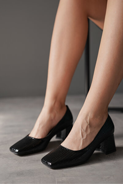 Lizzu حذاء نسائي بكعب منخفض من Livo Black Straw