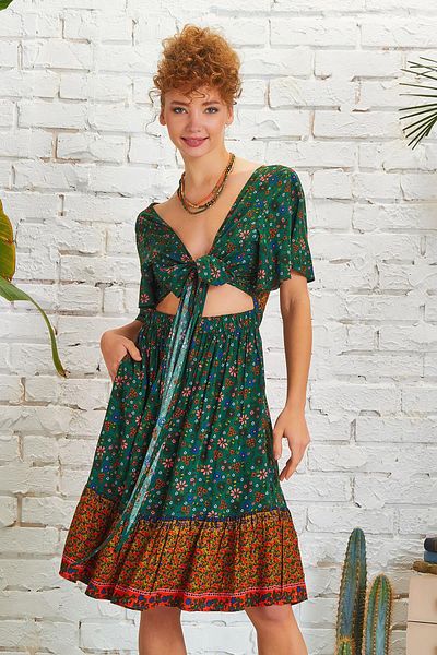 Los banditos Rochie boemă cu jumătate de mânecă, cu model cu voluri, decupate