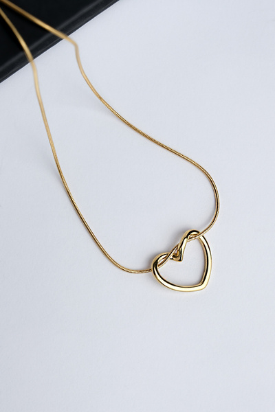 Satürn Silver Kuyumculuk الصلب القلب عقدة قلادة