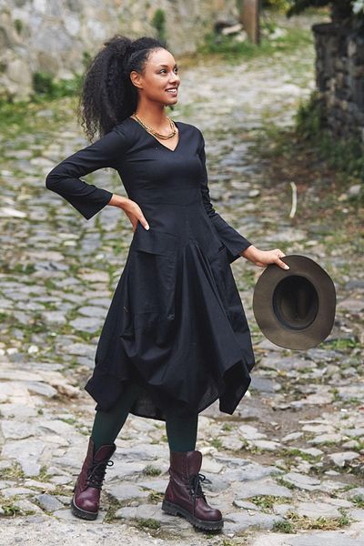 Los banditos Rochie asimetrică cu decolteu în V, cu mânecă lungă și talie