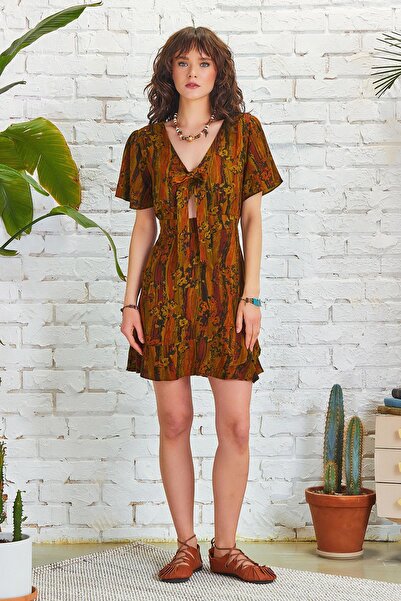 Los banditos Window Detail Tied V-Neck Bohemian Mini Dress