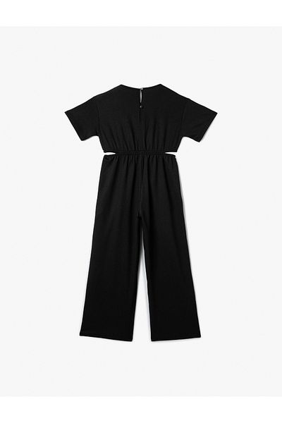 Koton Jumpsuit mit Fensterdetail, kurzen Ärmeln und Rundhalsausschnitt