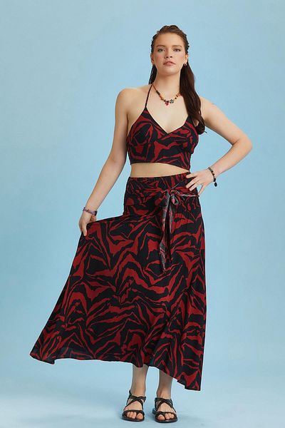 Los banditos Loose Red Black Asymmetrical Skirt