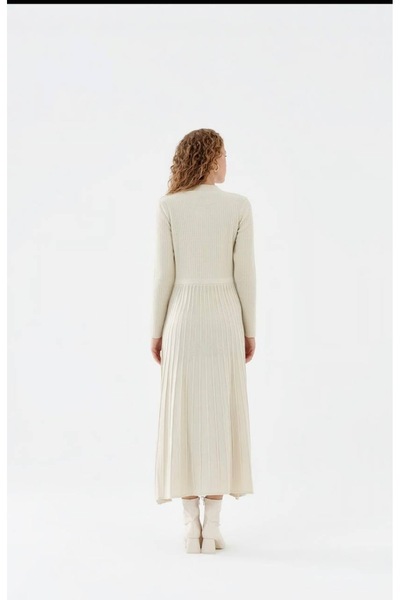 TUSSE Γυναικείο κλασικό μονόχρωμο πλεκτό φόρεμα με πλισέ στη μέση σε μεγάλο μέγεθος