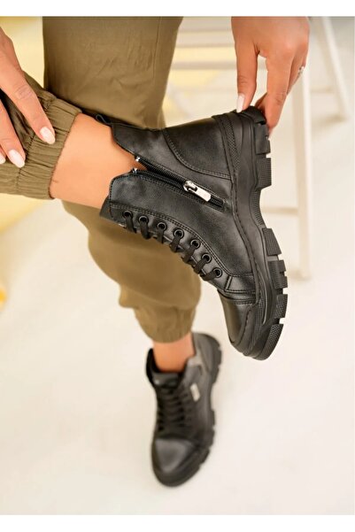 Özkan Ayakkabı SİYAH 'Y' TAŞ DETAYLI BAĞCIKLI TERMO TABAN  BOT