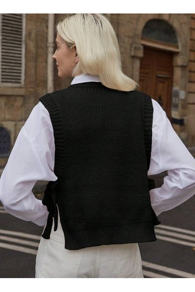 By Nilgün Akay White Pearl Detailed Side Tie Sweater
