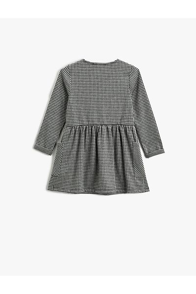 Koton Rochie cu mâneci lungi în carouri - Design cu buzunare