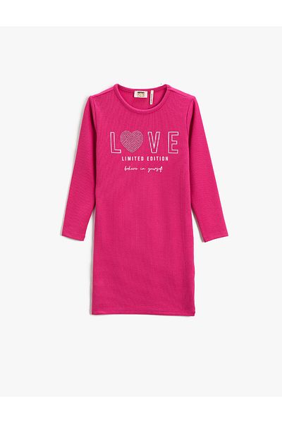 Koton Geripptes Basic-Kleid mit Love-Print