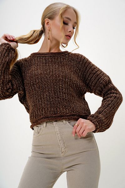 Trend Alaçatı Stili Women's Brown Crew Neck Knitwear Crop Thick Sweater Alc-X13135