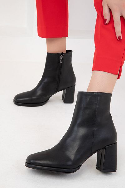 SOHO Schwarze Damenstiefel und Stiefeletten, Modell 19949