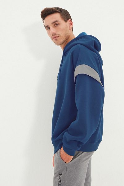 Kolekcia Trendyol Indigo mikina s kapucňou v Übergröße - Fleece- Und Reflektordetails Tmnss20sw0205