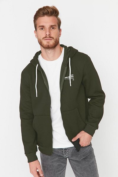 Trendyol Collection Khaki mikina Slogan s kapucí – Regular Fit Tmnaw23Sw00227