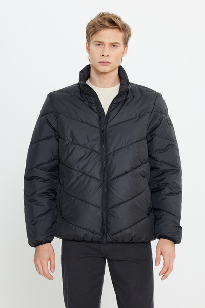 WRANGLER Regular Fit Normal Kesim Dik Yaka Erkek Fermuarlı Siyah Şişme Mont