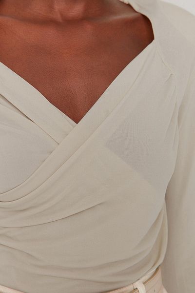 Trendyol Collection Beiger, gepolsterter, drapierter, taillierter/flexibler Strickbody zum Aufstecken TWOAW22BD0156
