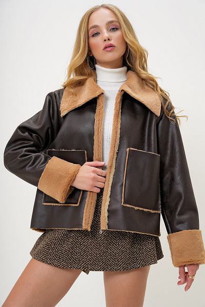 Trend Alaçatı Stili Braune Damen-Biker-Winterjacke aus Kunstleder mit Hemdkragen und Plüsch-Innentaschen ALC-X13236