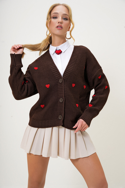 Trend Alaçatı Stili Women's Bitter Brown V-Neck Heart Embroidered Knitwear Cardigan Alc-X12982
