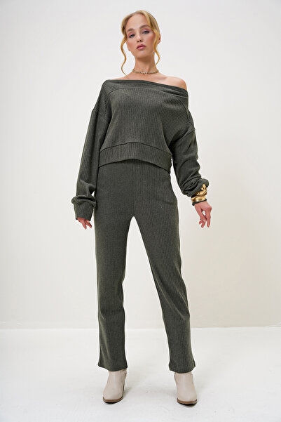 Trend Alaçatı Stili Női khaki interlock szövet Madonna gallér Crop izzadság és elasztikus szárú nadrág szett ALC-X13075